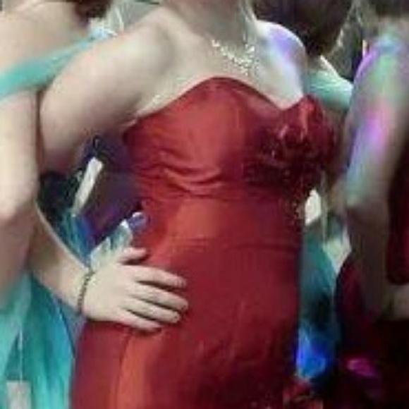 Red rose prom dress - Picture 2 of 2